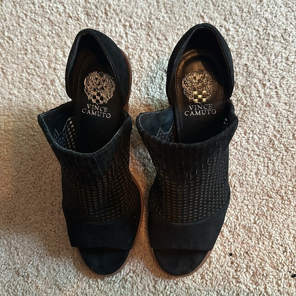 Vince Camuto chuck heel checkered peep toe velvet bootie- size 10 - Picture 2 of 7